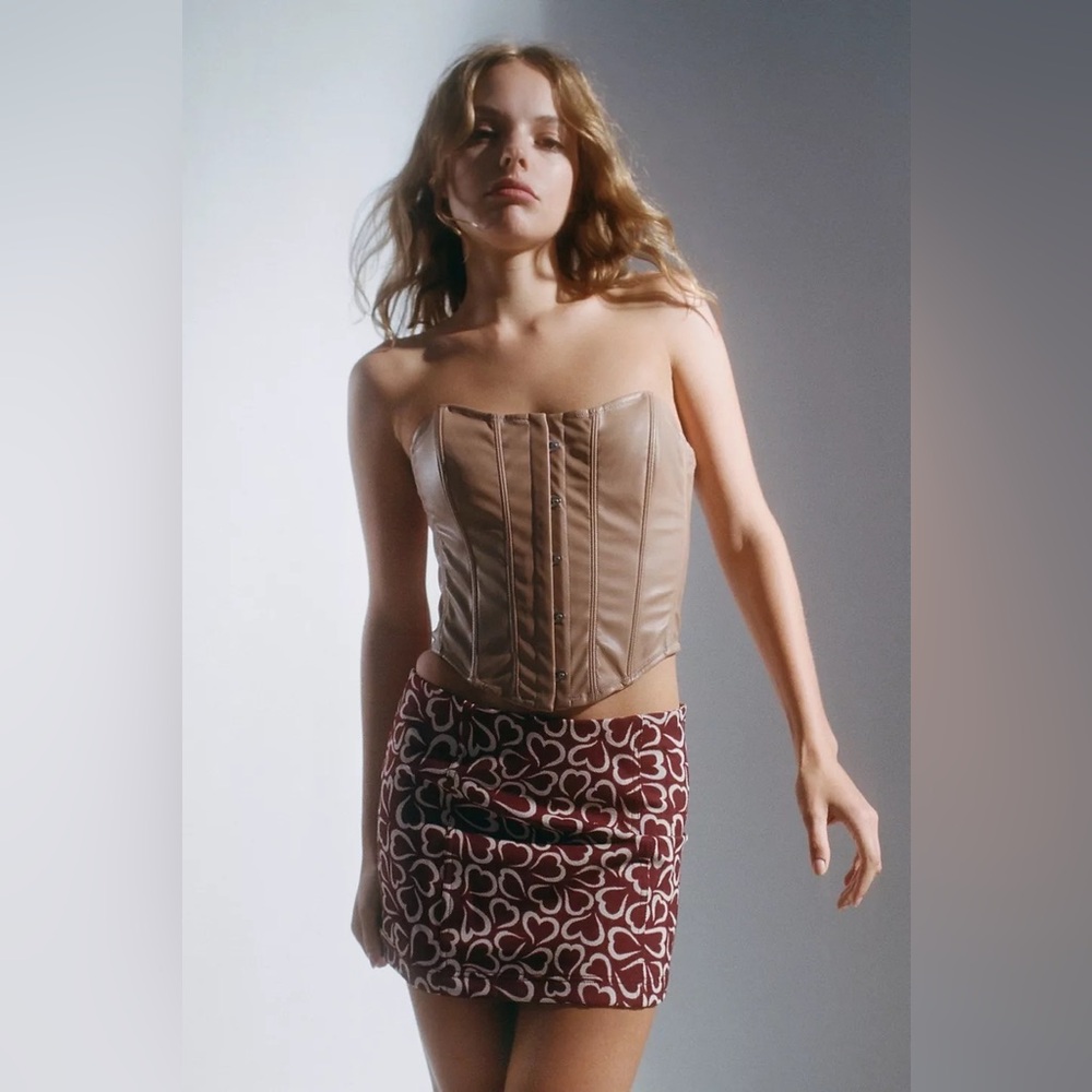 Urban Outfitters | Pamela Pemlet Mini Skirt Brown Heart Print New Medium Warm - Picture 3 of 9